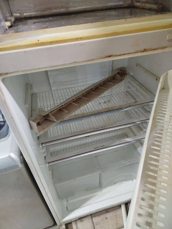 Dowlanc refrigerator for sale 1