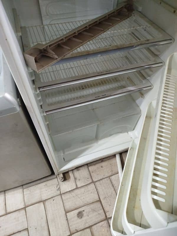 Dowlanc refrigerator for sale 3