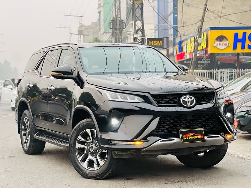 Toyota Fortuner Legender 2022 1