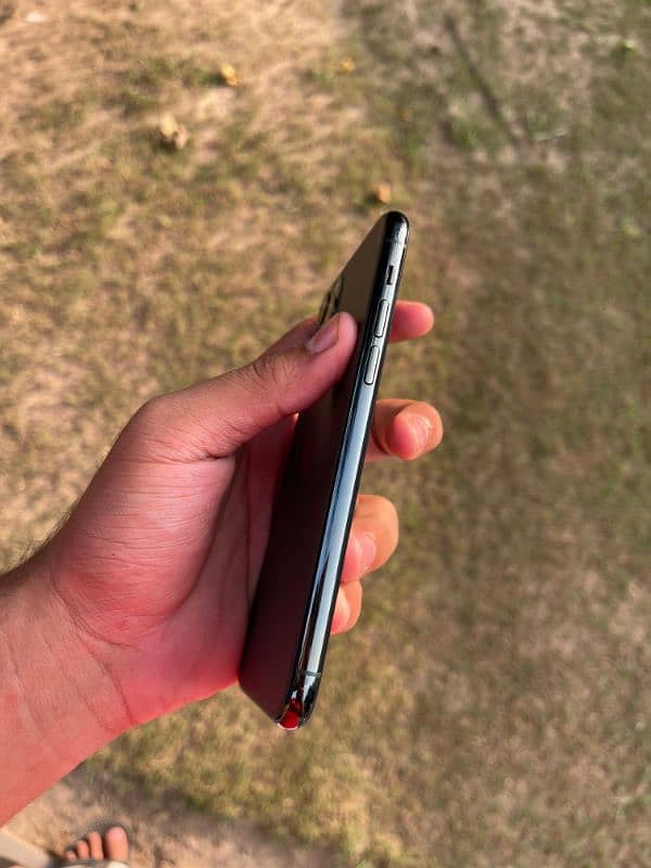 Iphone 11 pro PTA 5