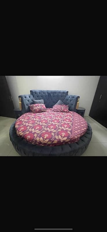 ROUND BED SET WITH MATRESS AND SIDE TABLES AND DRESSING 1