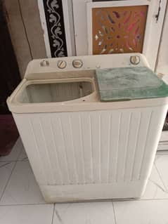 Haier ka washing machine hai on hai kali dryer mein tora kam hai