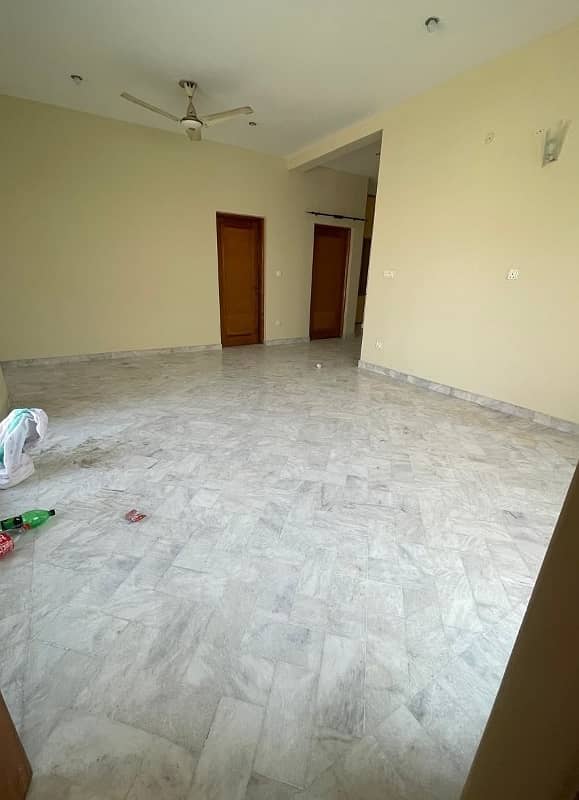 01 KANAL DESIGNER LUXURY UPPER PORTION AVAILABLE FOR RENT 5