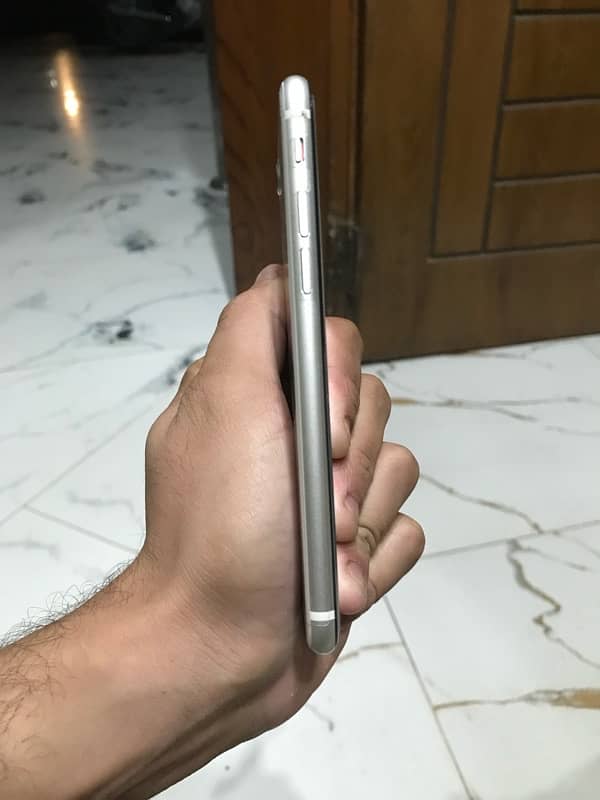 iphone SE 2020 128 gb white color 4