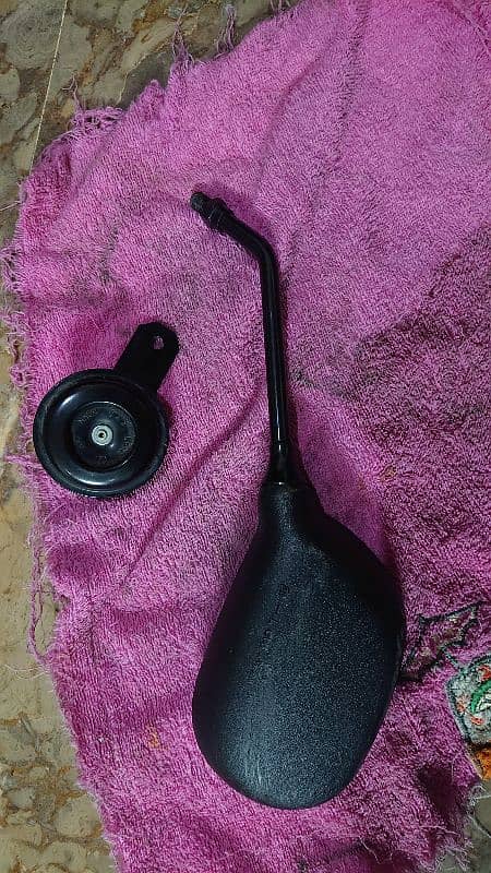 one left side mirror for Sale genuine horn urgent 1