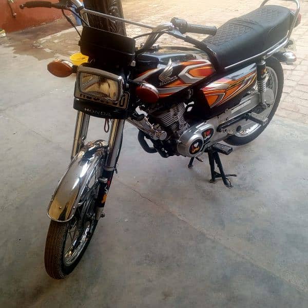 honda 125 VIP condition all Punjab num laga hoa h 0