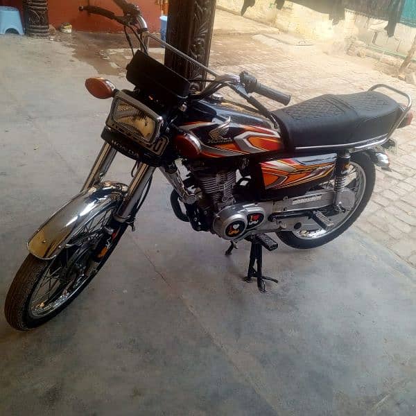 honda 125 VIP condition all Punjab num laga hoa h 2