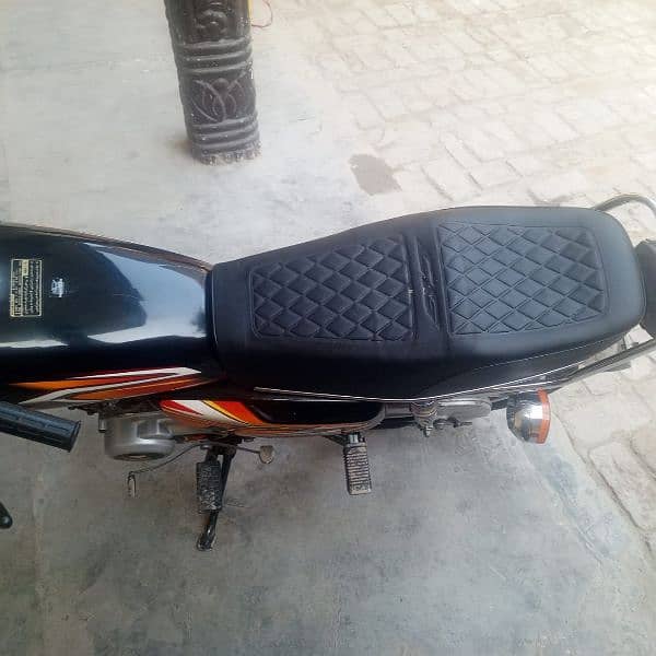 honda 125 VIP condition all Punjab num laga hoa h 6