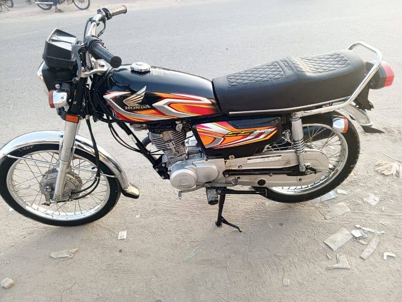 honda 125 VIP condition all Punjab num laga hoa h 10