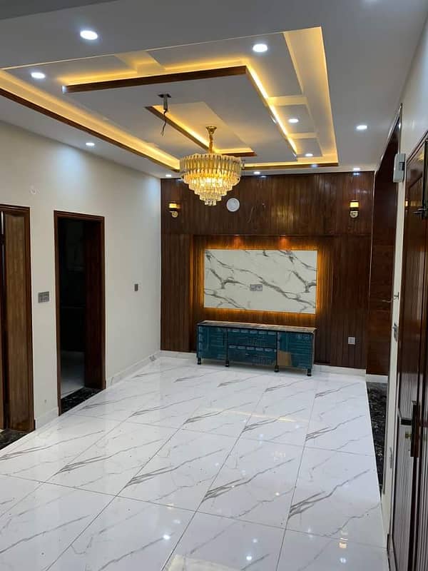 10 MARLA FULL HOUSE WITH SERVANT QUARTER & GARAGE HOT LOCATION OF BAHRIA TOWN LHR 0