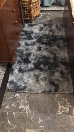 6 by 2.5 feet grey rug in new condition for sale