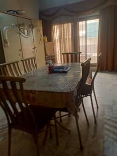 urgently sale my good condition dining table of 6 chairs