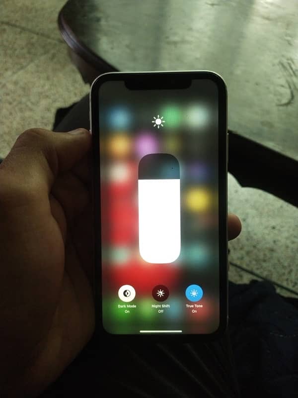 iPhone XR 8