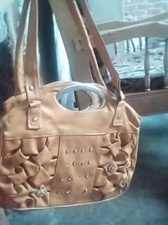 hand bags used h bs istamal nhi ho rhy