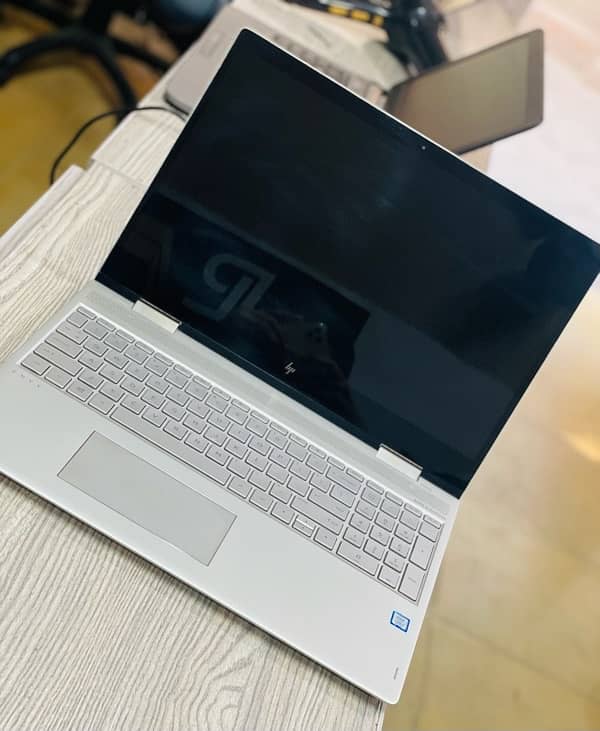 Hp Envy i5 8th Gen 8/256 6