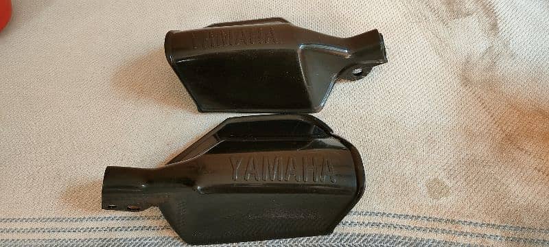 Yamaha YBR 125G Hand Guard / Rear Mudguard fender 1