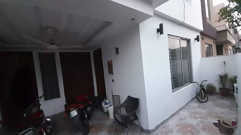 8 Marla House For Rent In Bahria Town Lahore. 14