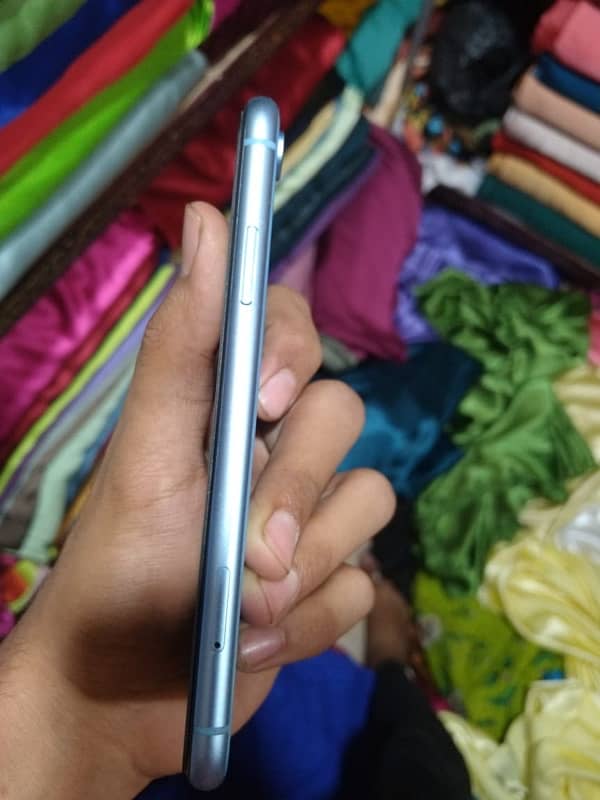 iPhone XR for sell 10/10 condition 2