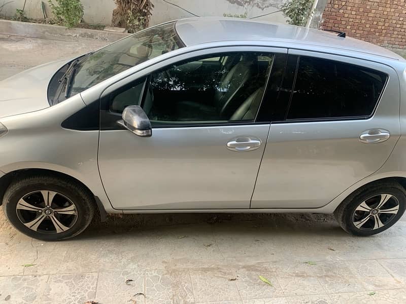 Toyota Vitz 2013 5