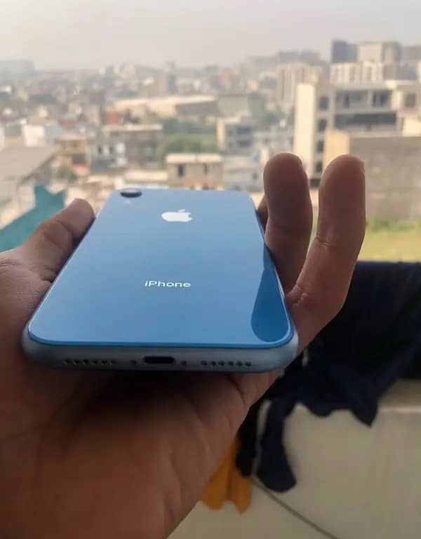 iPhone xr 64gb pta approved 0