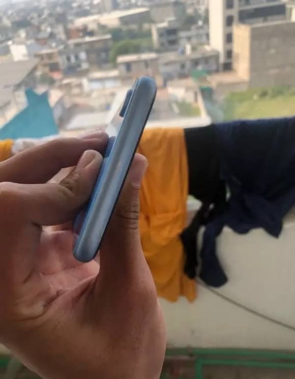 iPhone xr 64gb pta approved 4