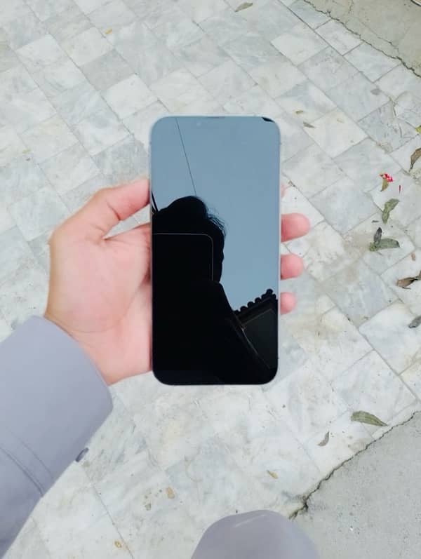 I am selling my iPhone 13 Pro Max jv 128gb 86% health waterproof check 5