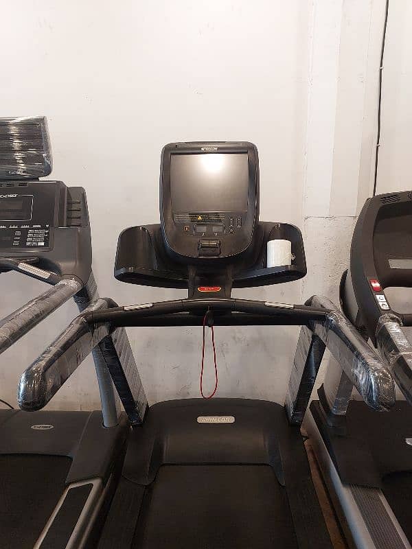 Precor Treadmills / LifeFitness Treadmill / Running Machine / jogging 2