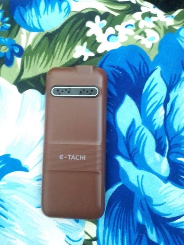 Etachi B555 Dual Sim 1