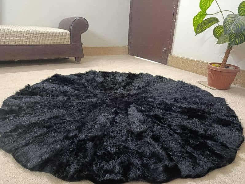 New black Furry rug 0