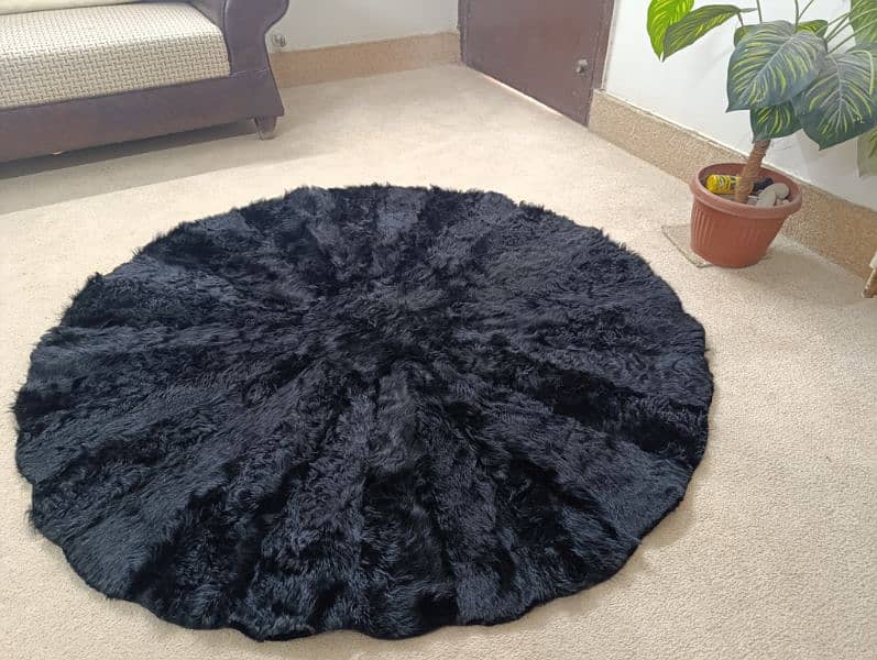 New black Furry rug 3