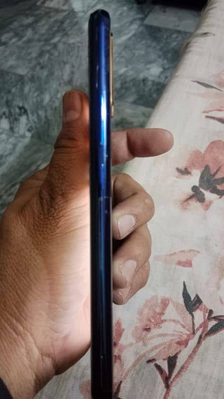 vivo s1 phone sath chargar hai Dabba hai vibration on ni hai 3