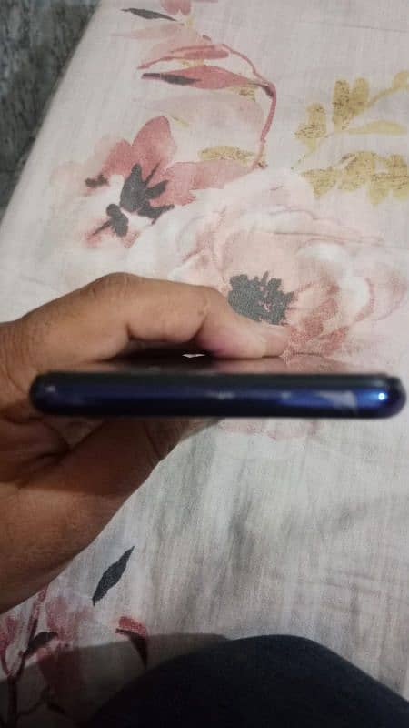 vivo s1 phone sath chargar hai Dabba hai vibration on ni hai 4