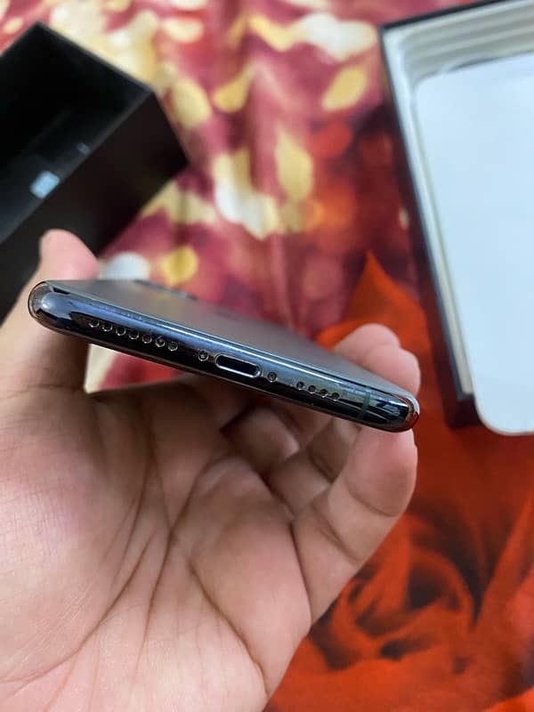 Iphone 11 pro max 256gb official PTA approve with box 4