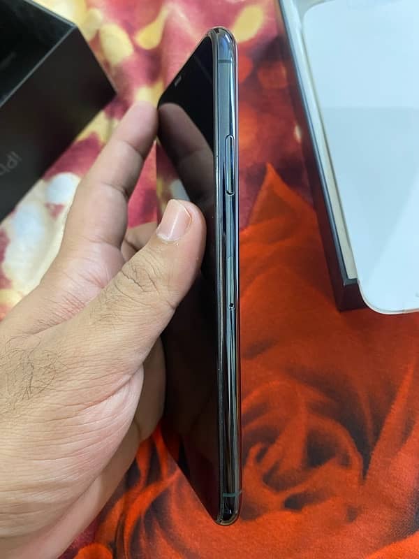 Iphone 11 pro max 256gb official PTA approve with box 5