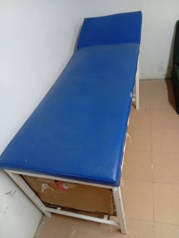 Examination Couches or drip Stand 0