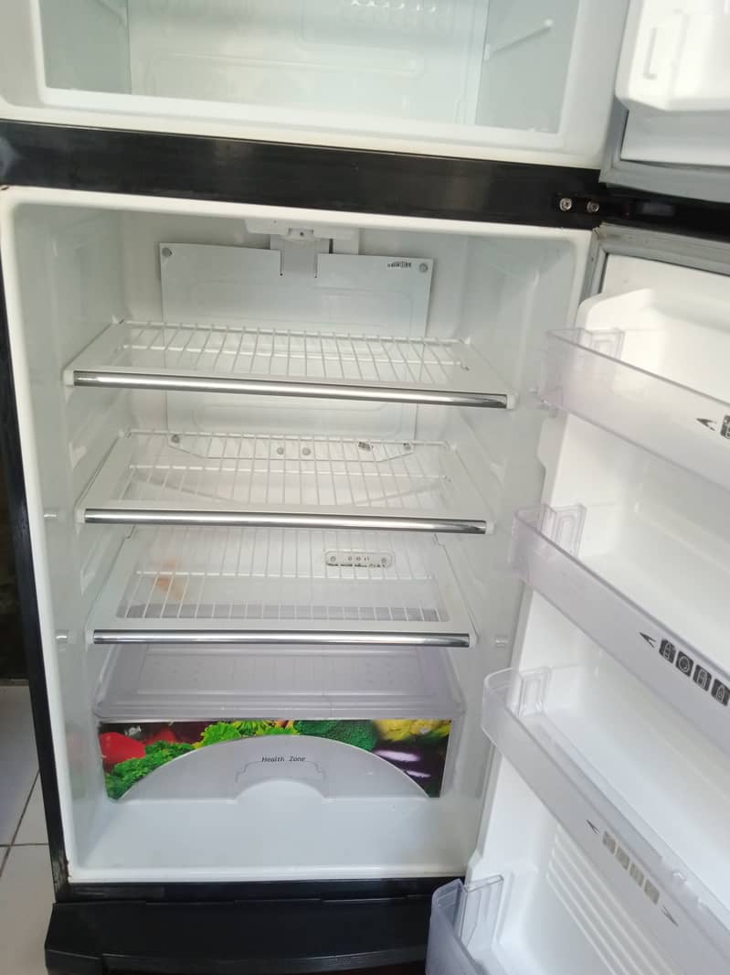 Refrigerator Dawlance. . . Good Condition 1