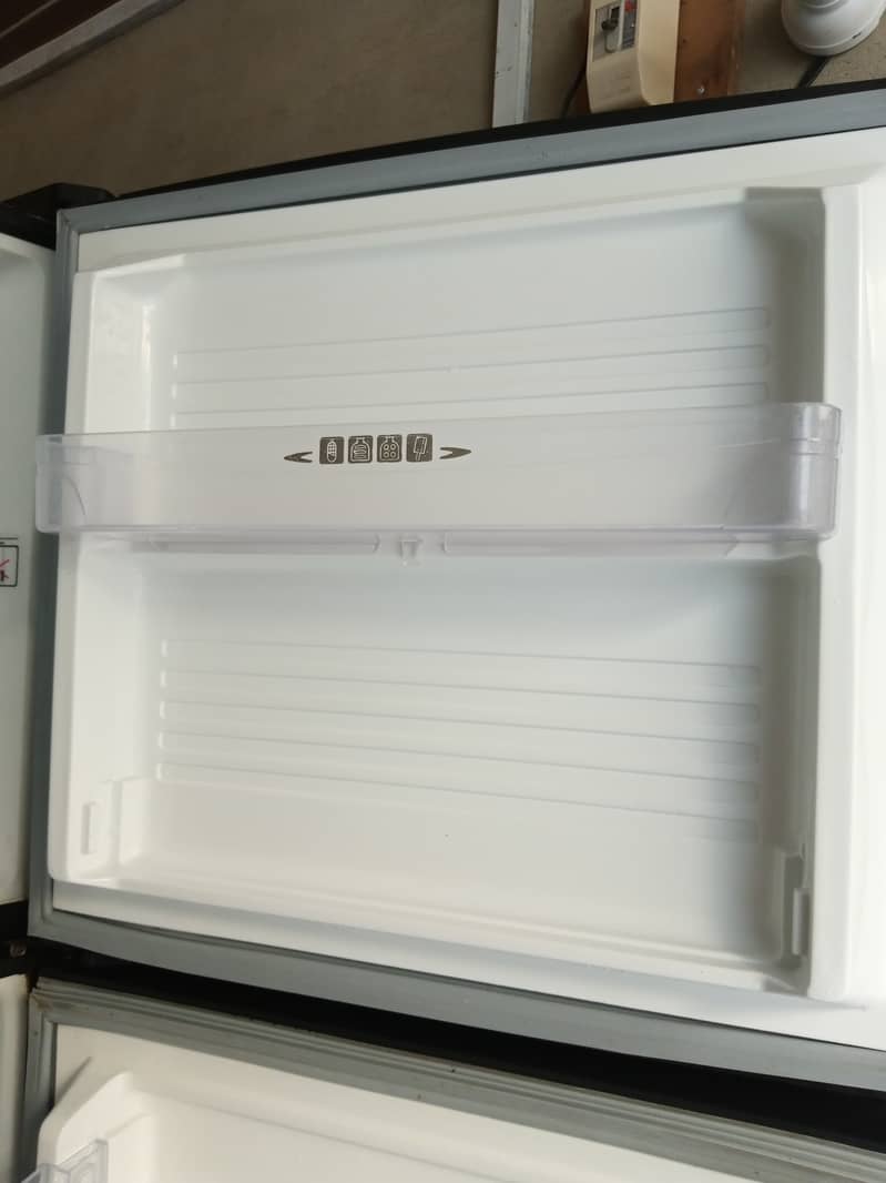 Refrigerator Dawlance. . . Good Condition 3