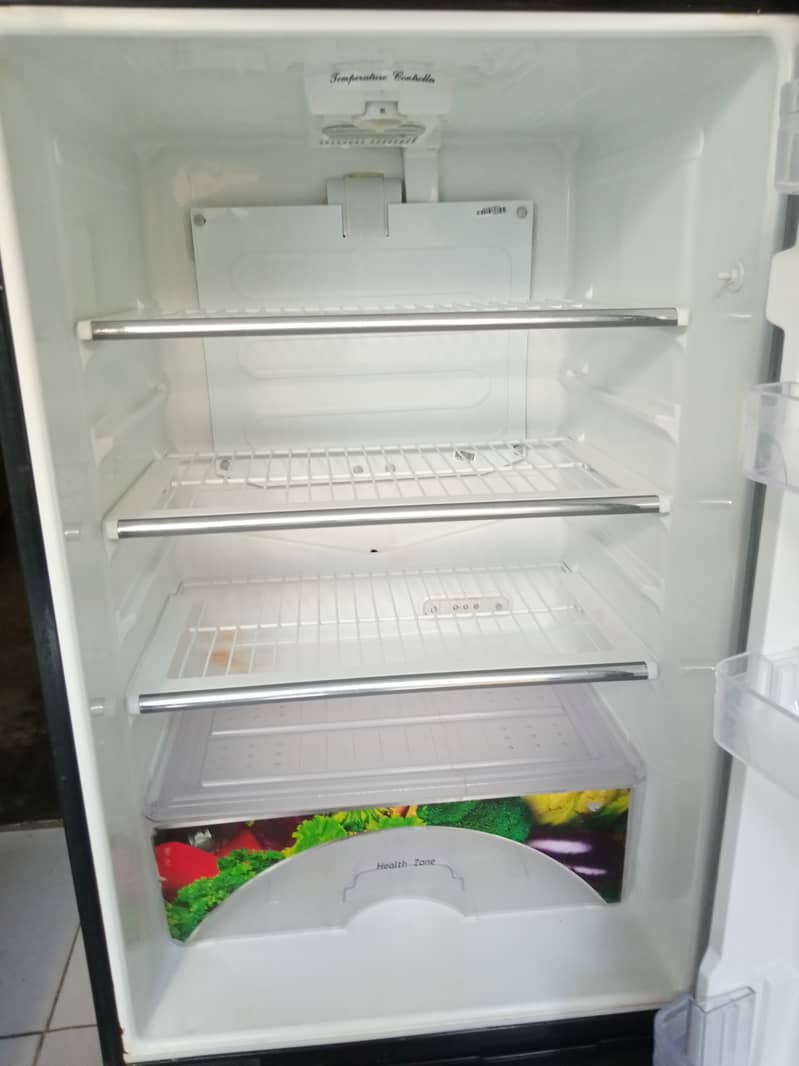 Refrigerator Dawlance. . . Good Condition 5