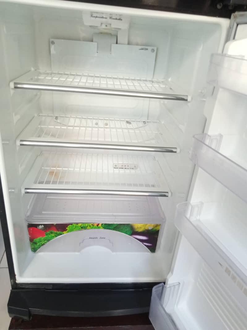 Refrigerator Dawlance. . . Good Condition 7