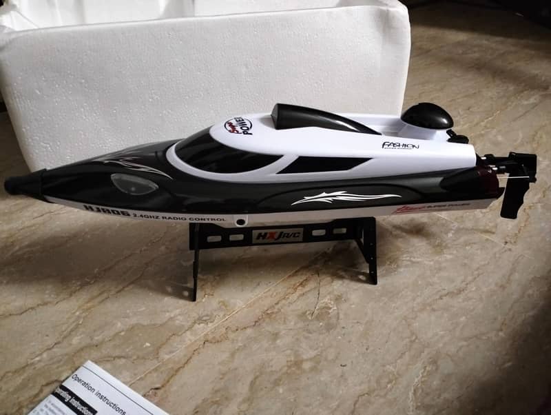 HJ806B Electric RC Boat 35KM/H 200m High Speed 2.4GHz Remote Control 16