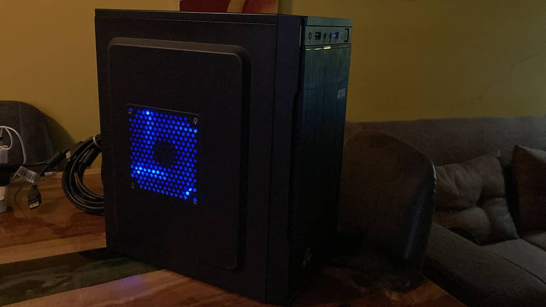 Gaming PC for sale with accessories 1