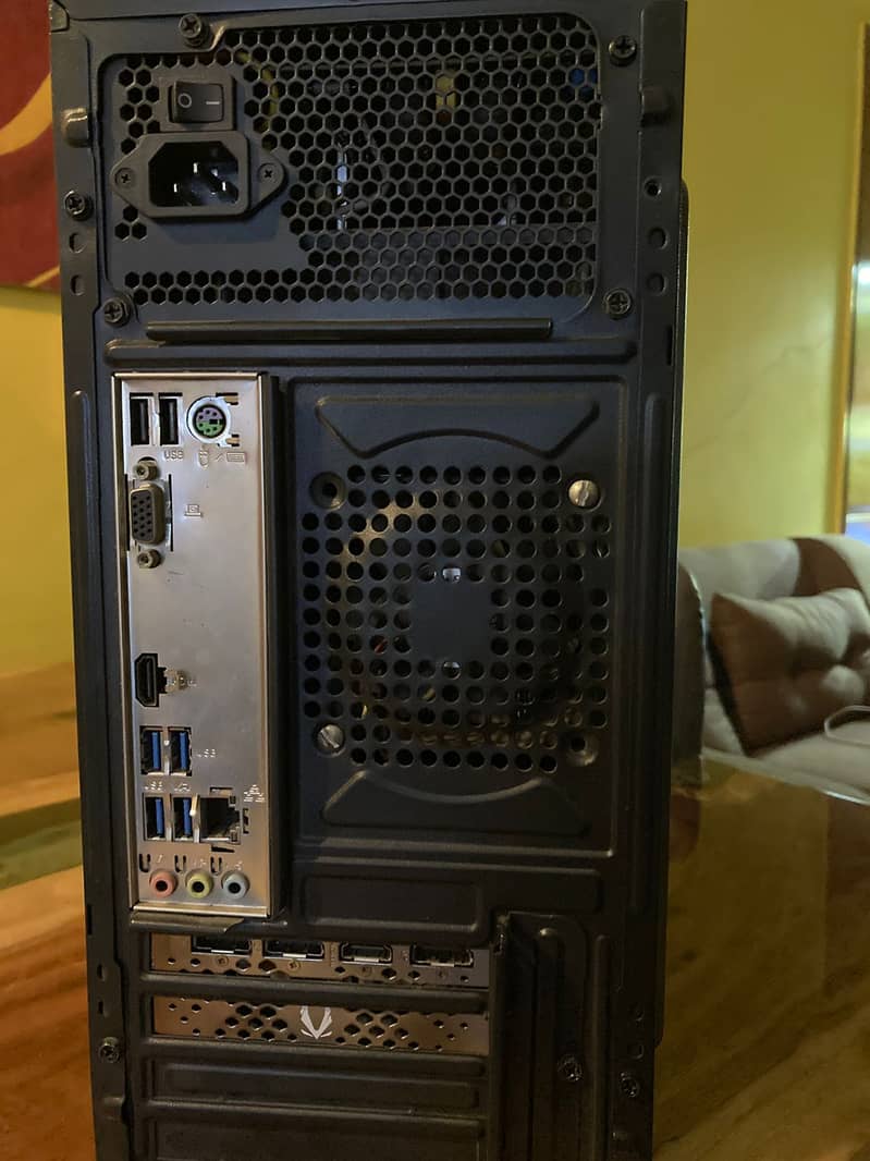 Gaming PC for sale with accessories 2