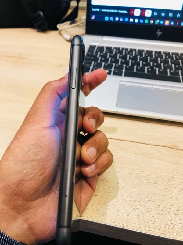 iphone 11 Fu in warranty 7