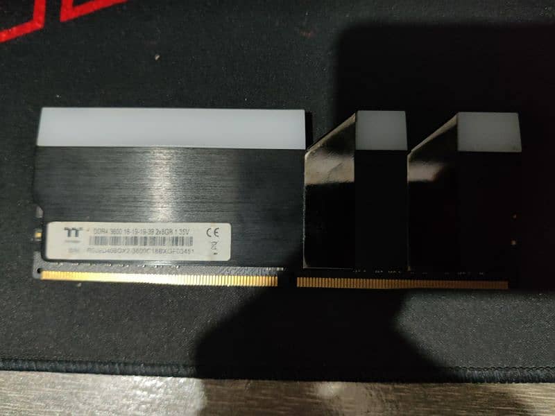 Thermaltake 8 GB DDR4 Ram 0