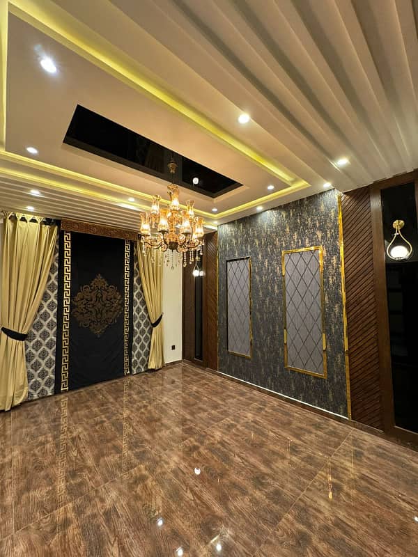 We Are Offering 10 Marla Luxury House Available For Rent In Bahria Town Lahore. 1