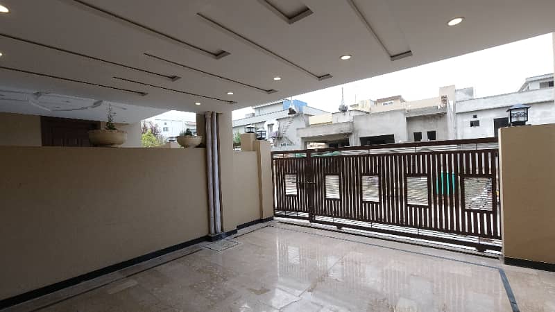 Prime Location House Of 7 Marla Is Available For sale In Bahria Town Phase 8 - Safari Valley, Rawalpindi 2