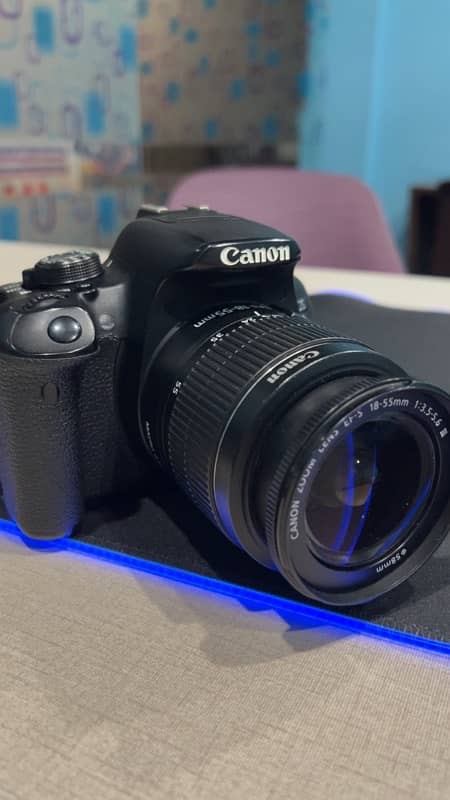 DSLR CANON 700D TOUCH AND ROTATEABLE SCREEN CAMERA 6