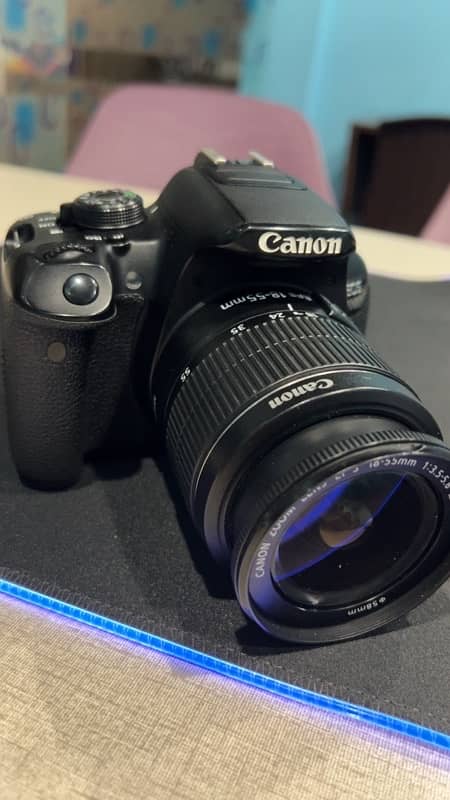 DSLR CANON 700D TOUCH AND ROTATEABLE SCREEN CAMERA 9