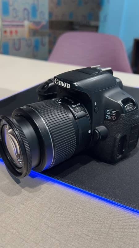 DSLR CANON 700D TOUCH AND ROTATEABLE SCREEN CAMERA 10