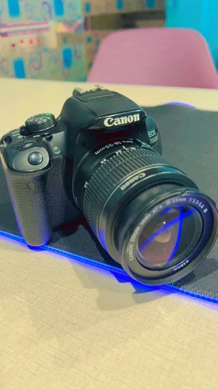 DSLR CANON 700D TOUCH AND ROTATEABLE SCREEN CAMERA 12